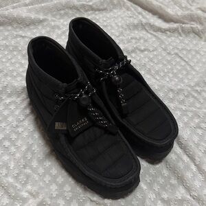 Clarks Wallabee Black Quilted Boots size 10
